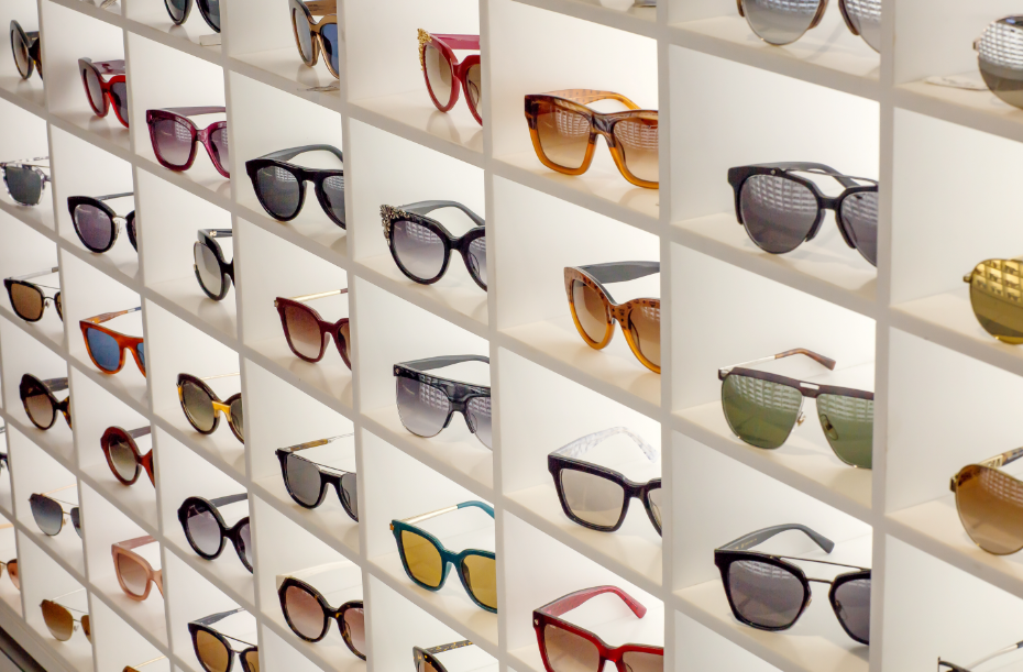 How to choose the perfect sunglasses (lens material, frame, lens colour)